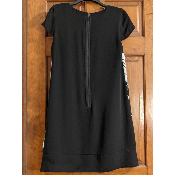 Kensie Shift Dress - Picture 2 of 3